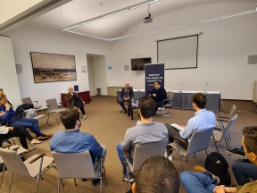 Külügyi Klub Gerard Bakerrel